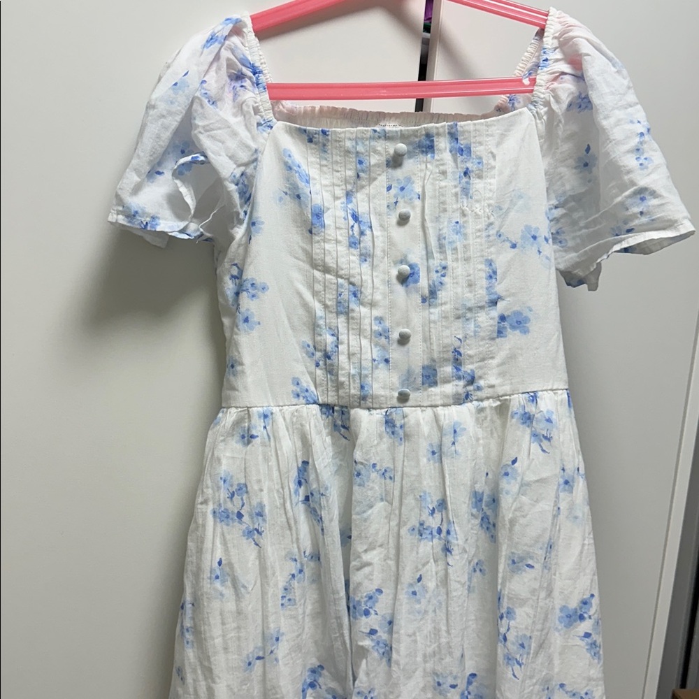 Abercrombie Kids White Shirt with Blue Floral Design - Picture 2 of 3
